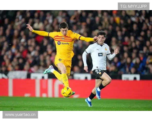 瓦伦西亚管理层决策争议显现，对球队稳定性与发展规划形成影响