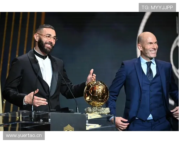 本泽马 vs 齐达内:进攻核心与中场大师的战术角色差异 本泽马 vs 齐达内:进攻核心与中场大师的战术角色差异