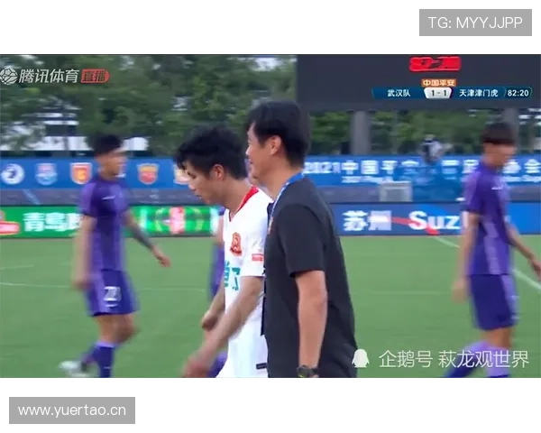 吕小军比赛时拼命一副狠人样，下场脱口秀像来饭局的老大哥一样笑嘻嘻的，完全两个世界