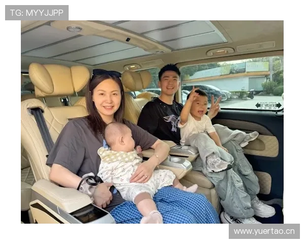 郑思维训练完直接去接娃，球拍还没放下就开始辅导作业